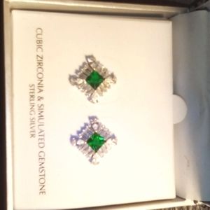 NWTS AMAZINGLY GORGEOUS EMERALD CZ SILVER EARRINGS